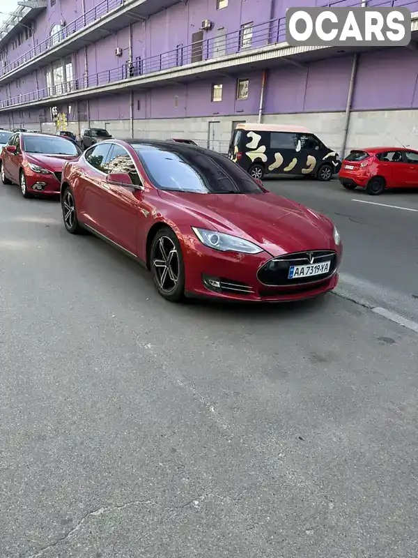 Лифтбек Tesla Model S 2013 null_content л. обл. Киевская, Киев - Фото 1/7