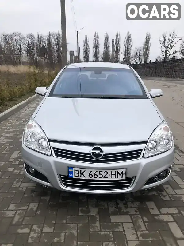 Хетчбек Opel Astra 2008 1.8 л. Автомат обл. Рівненська, Рівне - Фото 1/15