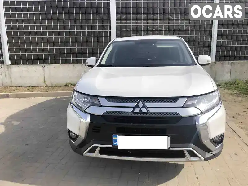 Внедорожник / Кроссовер Mitsubishi Outlander 2021 2 л. Автомат обл. Киевская, Киев - Фото 1/21