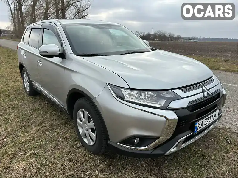 Позашляховик / Кросовер Mitsubishi Outlander 2021 2 л. Варіатор обл. Київська, Київ - Фото 1/19