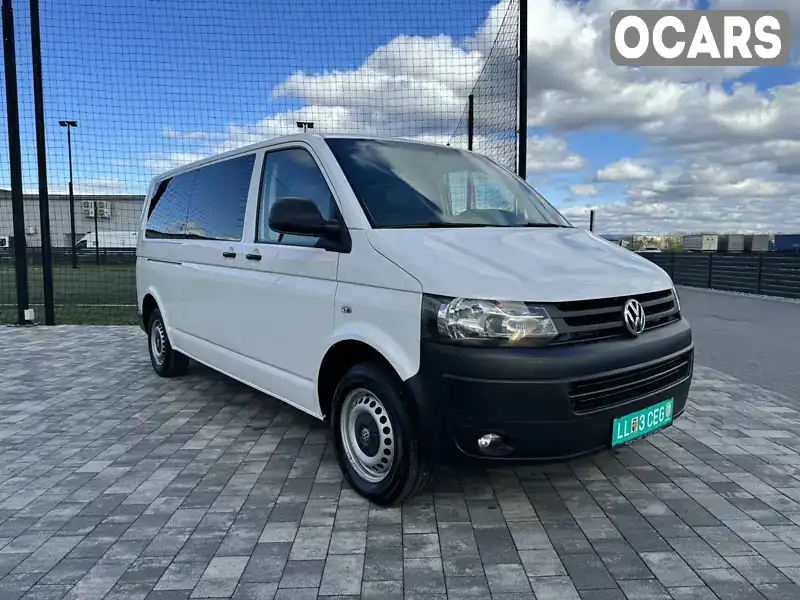 Мінівен Volkswagen Transporter 2013 2 л. Ручна / Механіка обл. Закарпатська, Мукачево - Фото 1/21