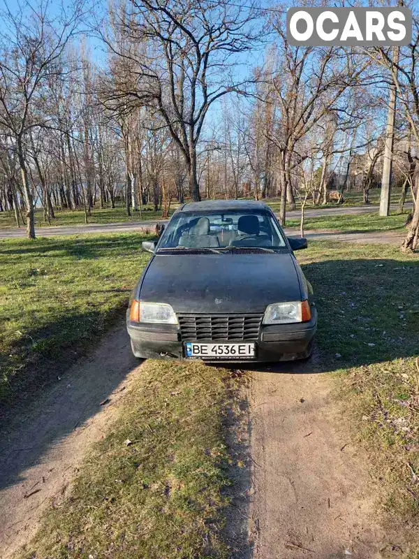 Седан Opel Kadett 1988 1.6 л. обл. Миколаївська, Миколаїв - Фото 1/10