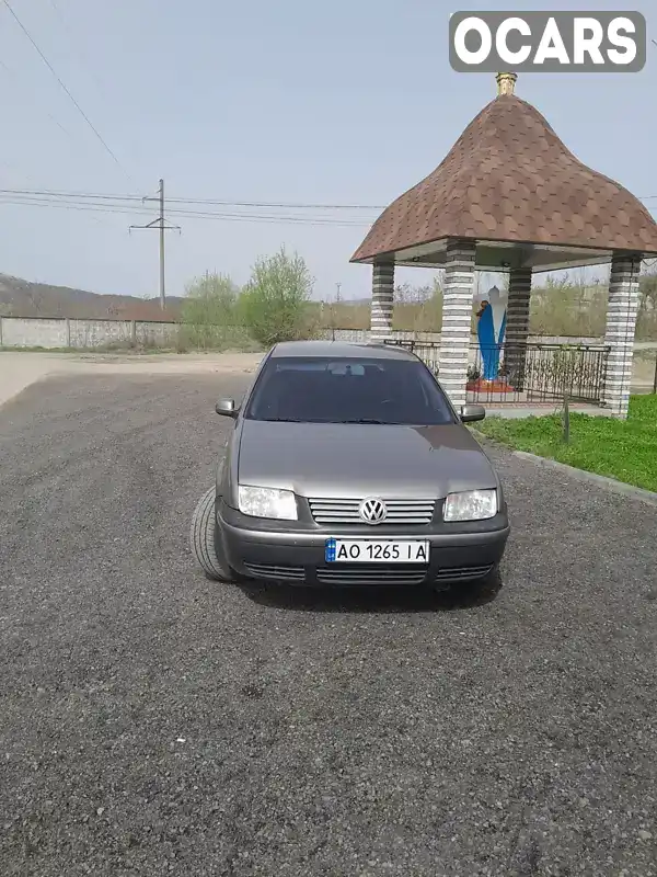 Седан Volkswagen Bora 2002 1.6 л. обл. Закарпатська, Ужгород - Фото 1/9