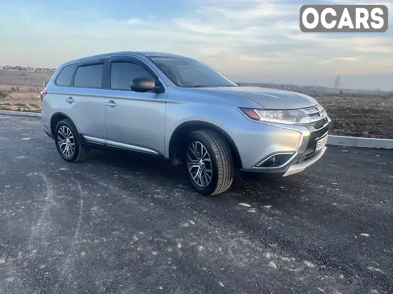 Внедорожник / Кроссовер Mitsubishi Outlander 2017 2.36 л. Автомат обл. Ровенская, Ровно - Фото 1/21