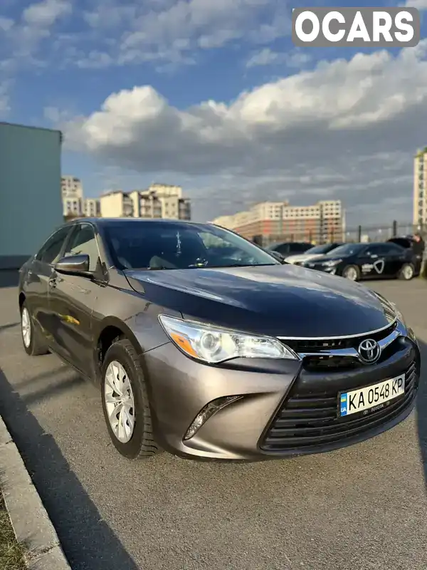 Седан Toyota Camry 2016 2.49 л. Автомат обл. Киевская, Вышневое - Фото 1/21