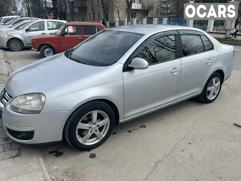 Седан Volkswagen Jetta 2008 1.6 л. Автомат обл. Хмельницкая, Каменец-Подольский - Фото 1/3