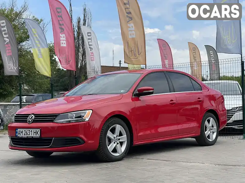 Седан Volkswagen Jetta 2013 2 л. Автомат обл. Житомирская, Бердичев - Фото 1/21