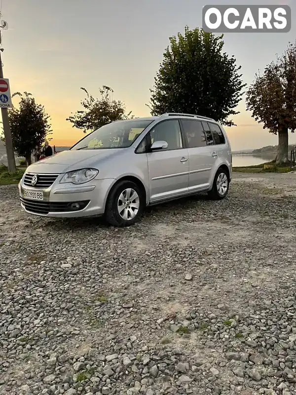 Минивэн Volkswagen Touran 2009 2 л. Автомат обл. Ивано-Франковская, Ивано-Франковск - Фото 1/19