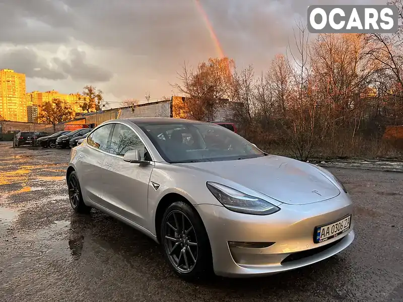 Седан Tesla Model 3 2018 null_content л. Автомат обл. Киевская, Киев - Фото 1/17
