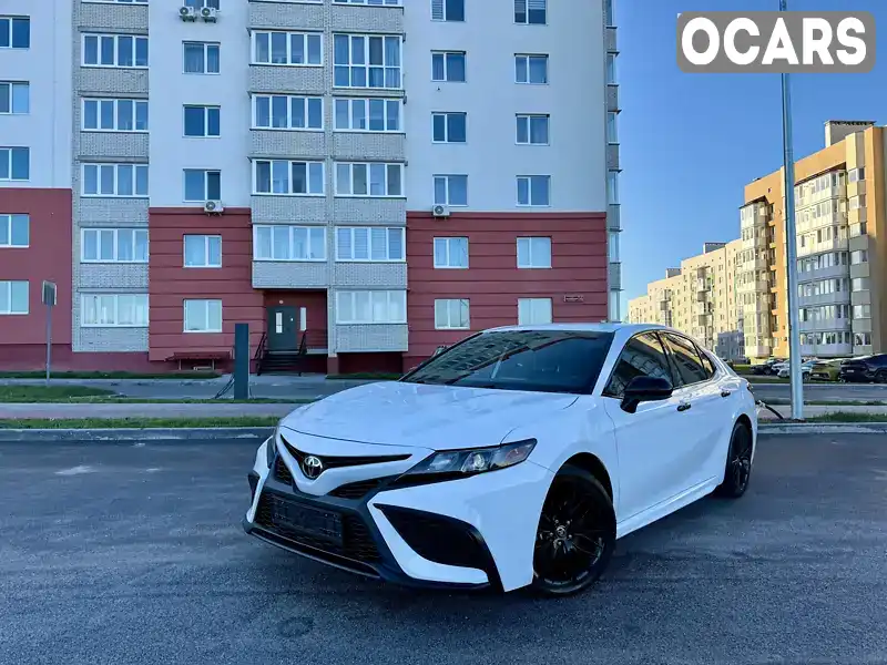 Седан Toyota Camry 2021 2.49 л. Автомат обл. Винницкая, Винница - Фото 1/21