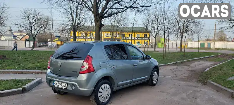 Хэтчбек Dacia Sandero 2008 1.6 л. Ручная / Механика обл. Житомирская, Житомир - Фото 1/11