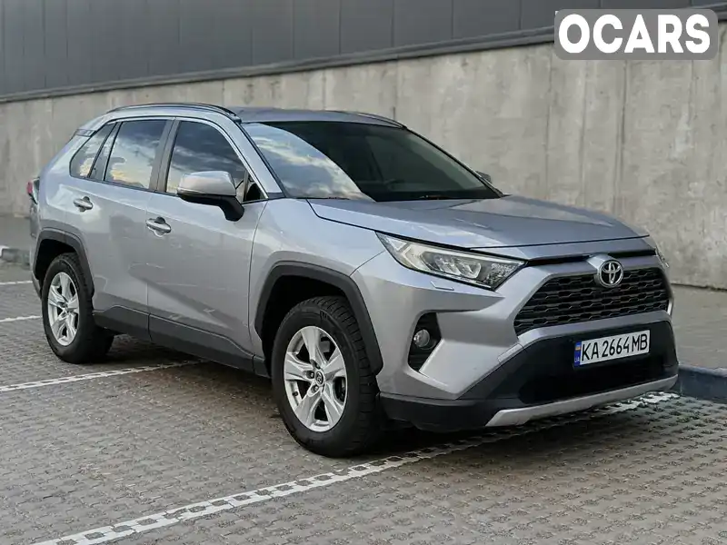 Внедорожник / Кроссовер Toyota RAV4 2019 2 л. Вариатор обл. Киевская, Киев - Фото 1/21