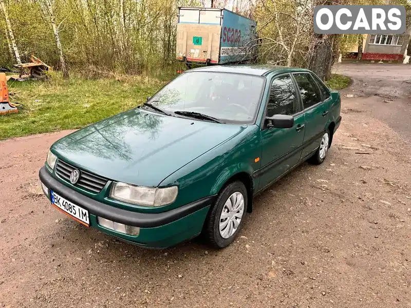 Седан Volkswagen Passat 1995 1.78 л. Ручная / Механика обл. Ровенская, Ровно - Фото 1/21