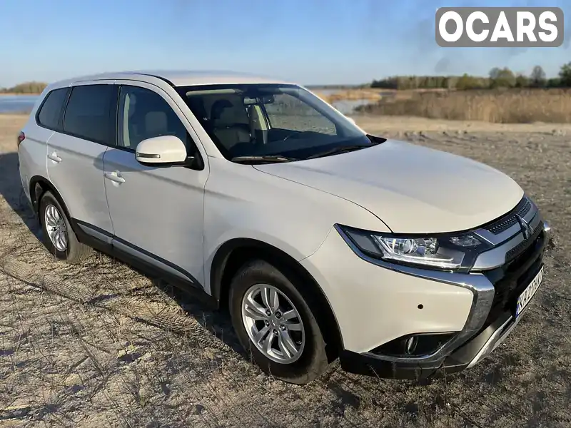 Внедорожник / Кроссовер Mitsubishi Outlander 2021 2 л. Вариатор обл. Киевская, Киев - Фото 1/21