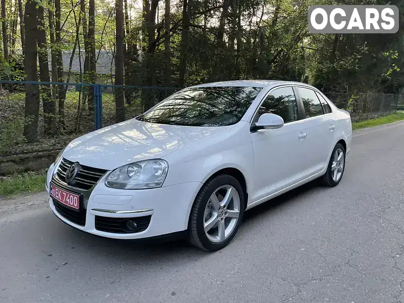 Седан Volkswagen Jetta 2009 1.4 л. Ручна / Механіка обл. Рівненська, Радивилів - Фото 1/21