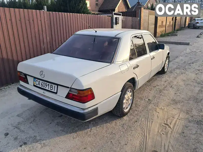 Седан Mercedes-Benz E-Class 1990 2 л. Автомат обл. Киевская, Буча - Фото 1/8