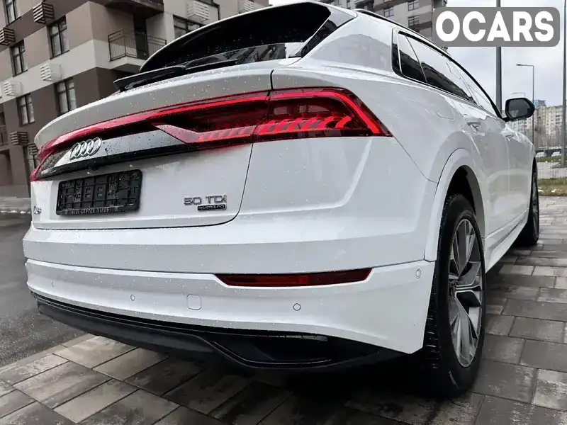 Позашляховик / Кросовер Audi Q8 2021 3 л. Автомат обл. Київська, Київ - Фото 1/21