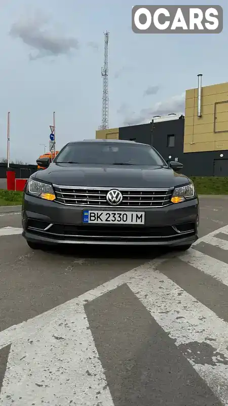 Седан Volkswagen Passat 2016 1.8 л. Автомат обл. Рівненська, Рівне - Фото 1/13