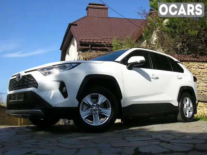 Позашляховик / Кросовер Toyota RAV4 2020 1.99 л. Типтронік обл. Рівненська, Рівне - Фото 1/21