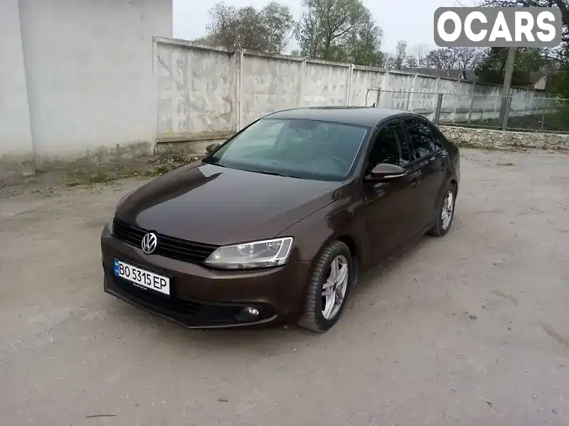 Седан Volkswagen Jetta 2011 1.6 л. обл. Тернопільська, Тернопіль - Фото 1/16