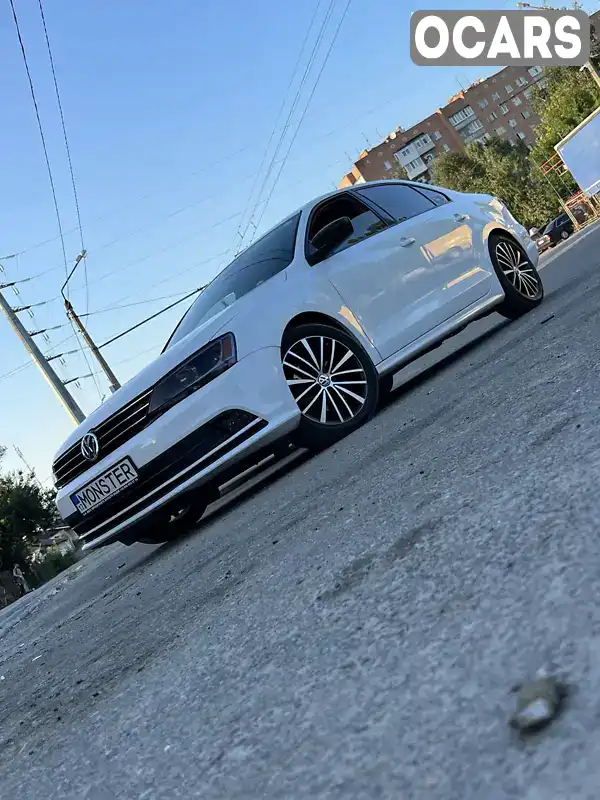 Седан Volkswagen Jetta 2015 1.8 л. Автомат обл. Полтавская, Полтава - Фото 1/21