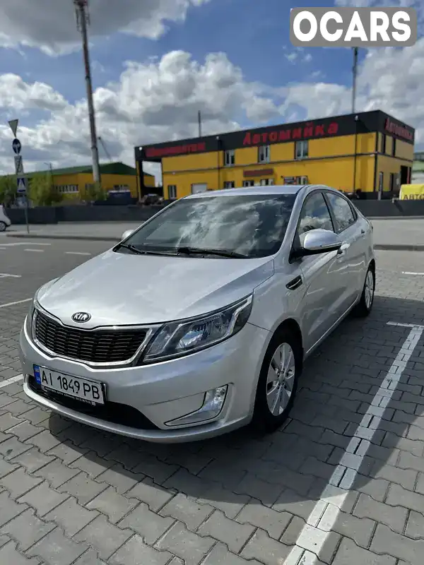 Седан Kia Rio 2014 1.59 л. Ручная / Механика обл. Киевская, Вышневое - Фото 1/21