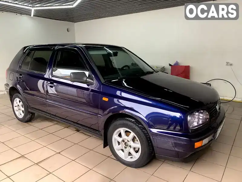 Хэтчбек Volkswagen Golf 1997 1.6 л. Ручная / Механика обл. Черновицкая, Выжница - Фото 1/8