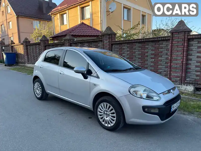 Хетчбек Fiat Punto 2011 1.37 л. Ручна / Механіка обл. Рівненська, Рівне - Фото 1/8