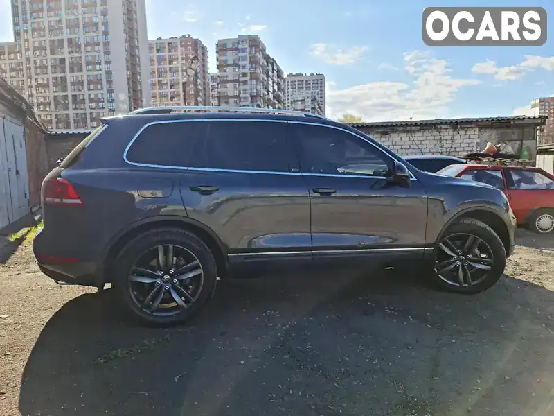 Внедорожник / Кроссовер Volkswagen Touareg 2011 3.6 л. Автомат обл. Киевская, Киев - Фото 1/21