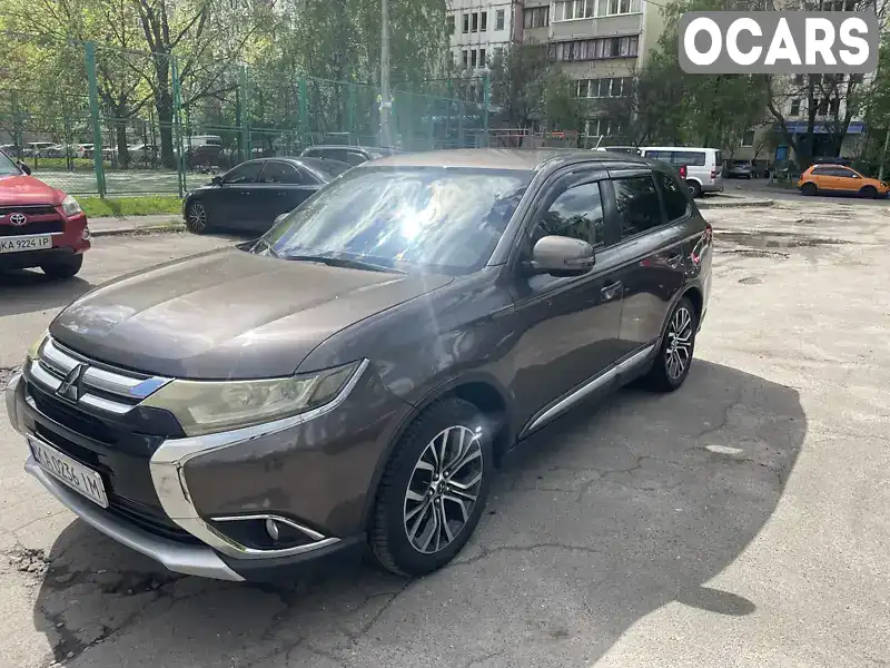 Позашляховик / Кросовер Mitsubishi Outlander 2016 2.36 л. Варіатор обл. Київська, Київ - Фото 1/11