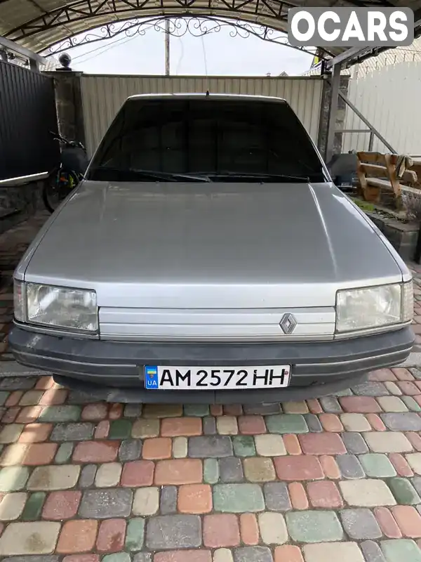 Седан Renault 21 1989 1.7 л. Ручна / Механіка обл. Житомирська, Коростишів - Фото 1/21