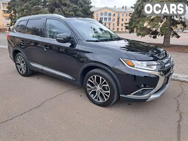 Позашляховик / Кросовер Mitsubishi Outlander 2018 2.36 л. Варіатор обл. Одеська, Одеса - Фото 1/18