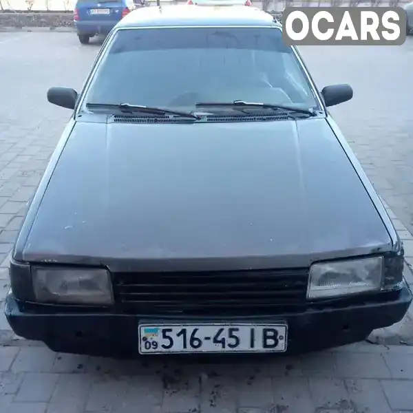 Седан Mazda 323 1985 1.5 л. Ручна / Механіка обл. Чернівецька, Чернівці - Фото 1/4