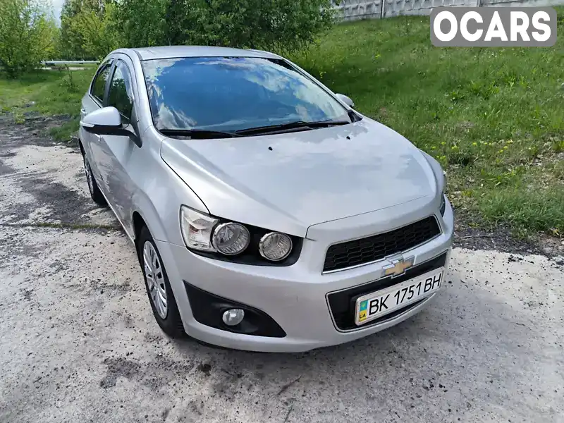 Седан Chevrolet Aveo 2014 1.4 л. Ручная / Механика обл. Ровенская, Вараш (Кузнецовск) - Фото 1/21