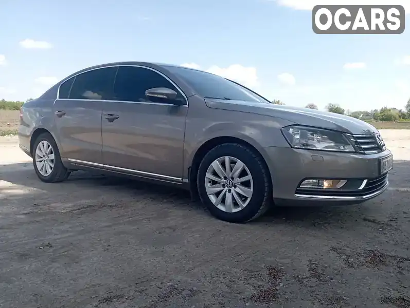 Седан Volkswagen Passat 2011 1.6 л. Ручная / Механика обл. Винницкая, Калиновка - Фото 1/16