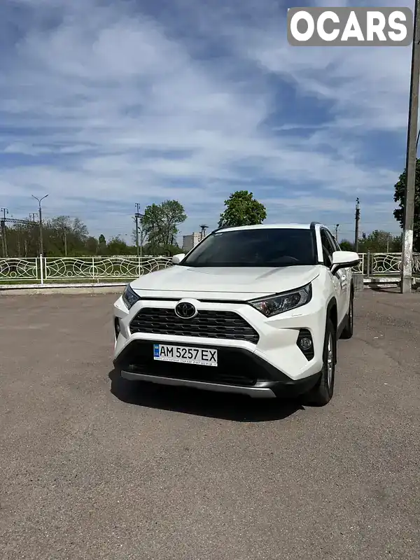 Внедорожник / Кроссовер Toyota RAV4 2021 2 л. Автомат обл. Житомирская, Коростень - Фото 1/21