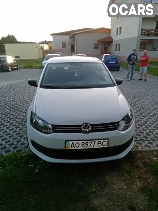 Седан Volkswagen Polo 2013 1.6 л. Ручная / Механика обл. Закарпатская, Иршава - Фото 1/17