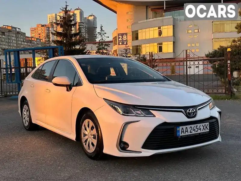 Седан Toyota Corolla 2019 1.6 л. Автомат обл. Киевская, Киев - Фото 1/15