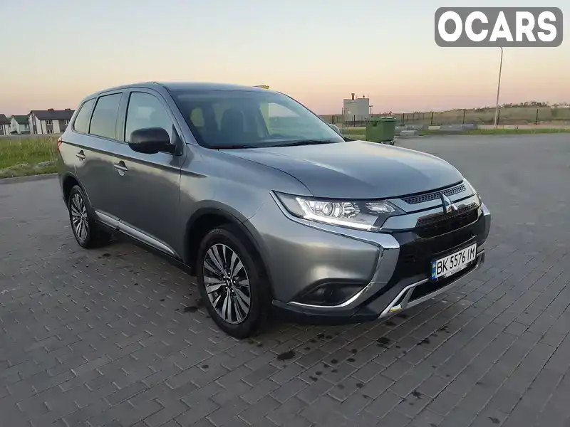 Внедорожник / Кроссовер Mitsubishi Outlander 2019 2.36 л. Автомат обл. Ровенская, Ровно - Фото 1/10