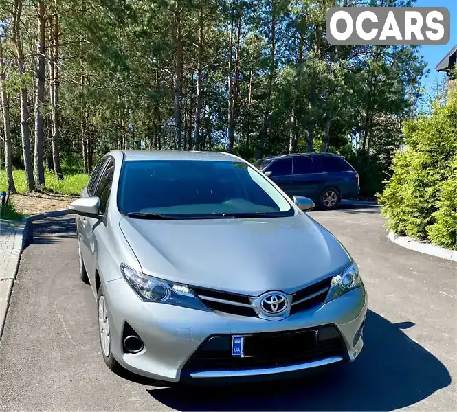 Хэтчбек Toyota Auris 2013 1.33 л. Ручная / Механика обл. Киевская, Киев - Фото 1/21