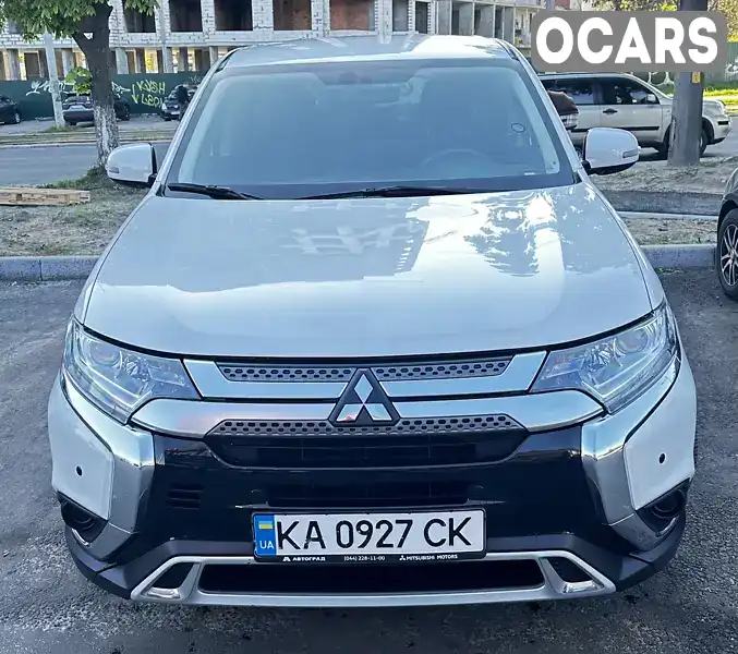 Позашляховик / Кросовер Mitsubishi Outlander 2021 2 л. Варіатор обл. Київська, Київ - Фото 1/17