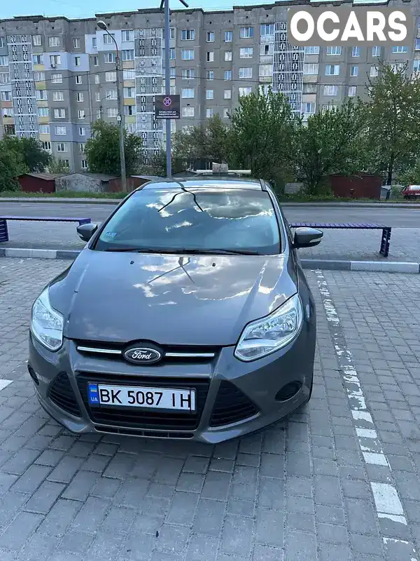 Седан Ford Focus 2014 2 л. Автомат обл. Ровенская, Ровно - Фото 1/16