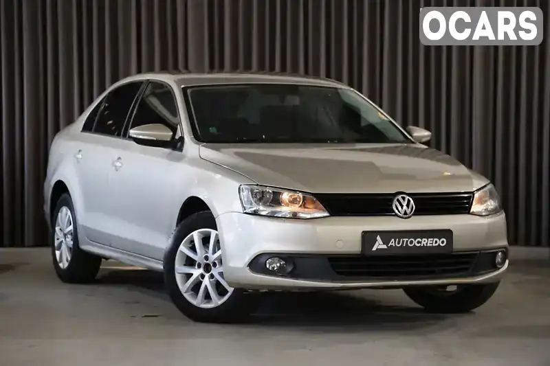 Седан Volkswagen Jetta 2014 2 л. Автомат обл. Київська, Київ - Фото 1/21