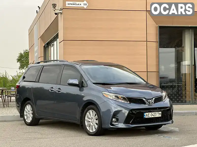 Минивэн Toyota Sienna 2017 3.46 л. Автомат обл. Днепропетровская, Днепр (Днепропетровск) - Фото 1/9