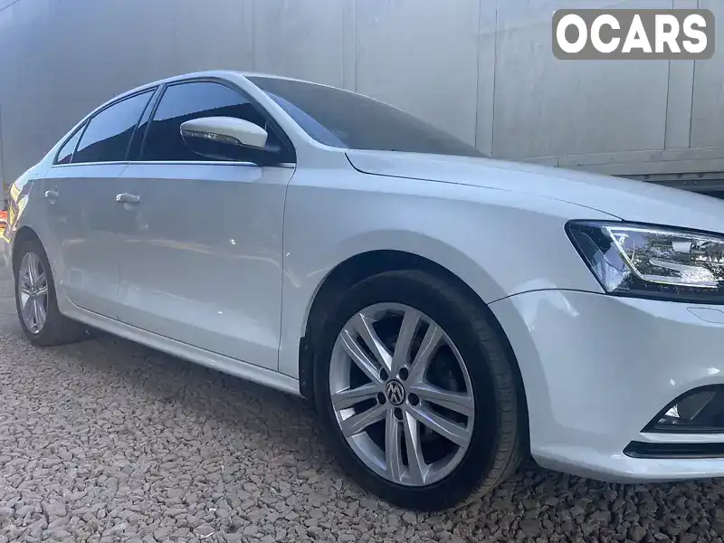 Седан Volkswagen Jetta 2015 2 л. Автомат обл. Сумська, Суми - Фото 1/21