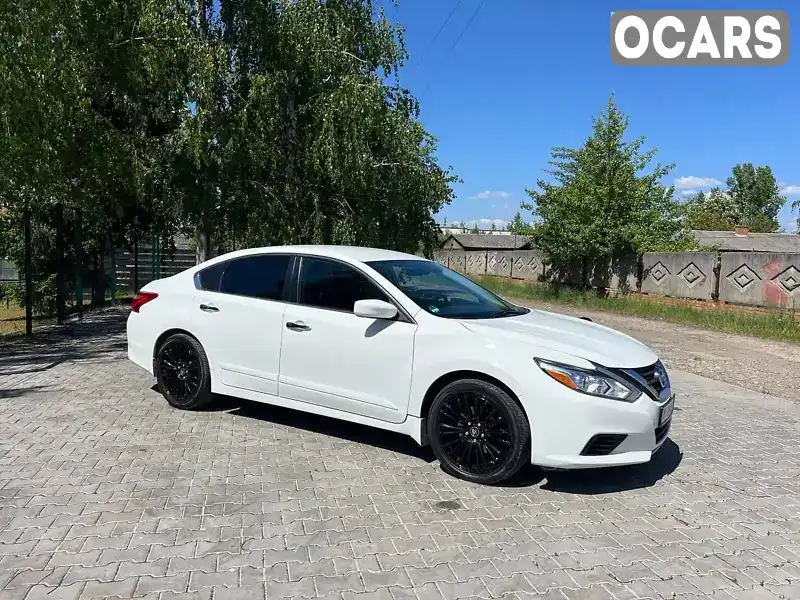 Седан Nissan Altima 2017 2.49 л. Автомат обл. Львовская, Стрый - Фото 1/21