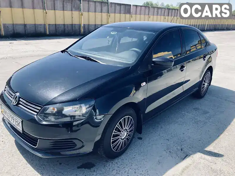 Седан Volkswagen Polo 2013 1.6 л. Ручна / Механіка обл. Житомирська, Звягель - Фото 1/12