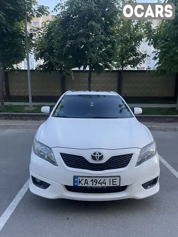 Седан Toyota Camry 2010 2.5 л. Автомат обл. Киевская, Софиевская Борщаговка - Фото 1/17