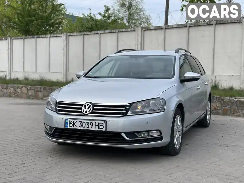 Универсал Volkswagen Passat 2013 2 л. Ручная / Механика обл. Ровенская, Сарны - Фото 1/21