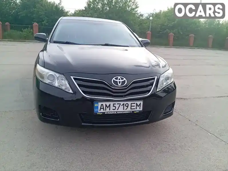 Седан Toyota Camry 2010 2.49 л. Автомат обл. Житомирская, Бердичев - Фото 1/17